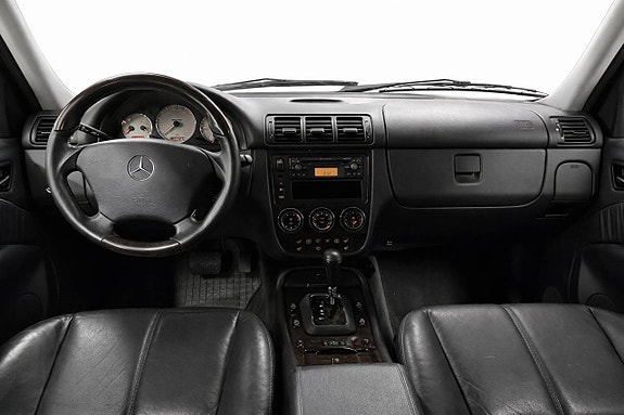 Mercedes-Benz ML55 9 of 17