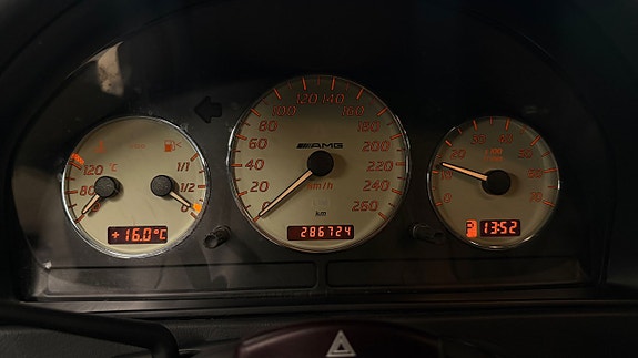 Mercedes-Benz ML55 17 of 17