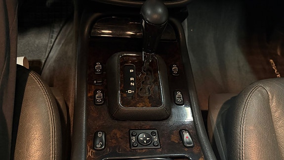 Mercedes-Benz ML55 15 of 17