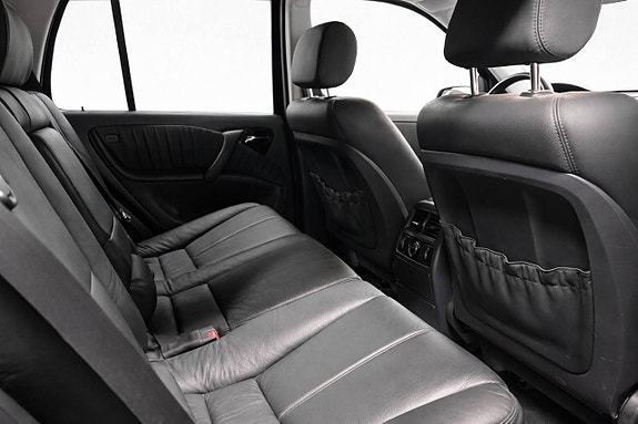 Mercedes-Benz ML55 8 of 17