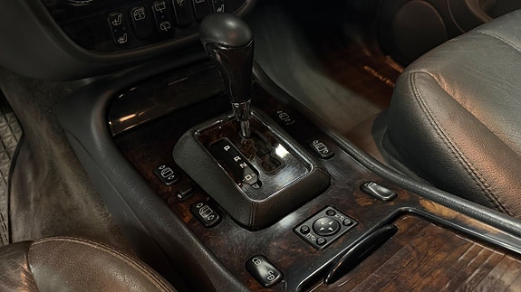 Mercedes-Benz ML55 12 of 17