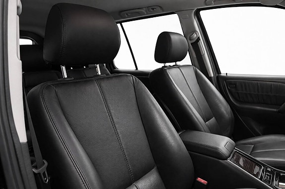 Mercedes-Benz ML55 7 of 17