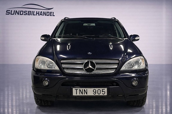 Mercedes-Benz ML55 2 of 5