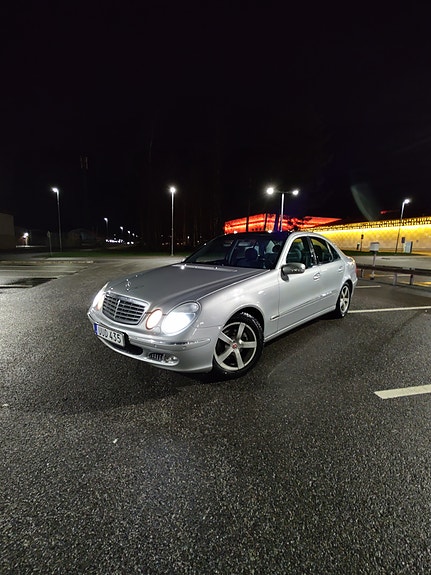 Mercedes-Benz E240 8 of 11