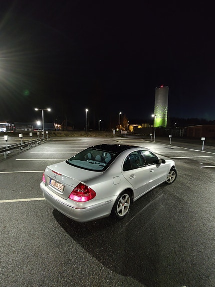 Mercedes-Benz E240 9 of 11