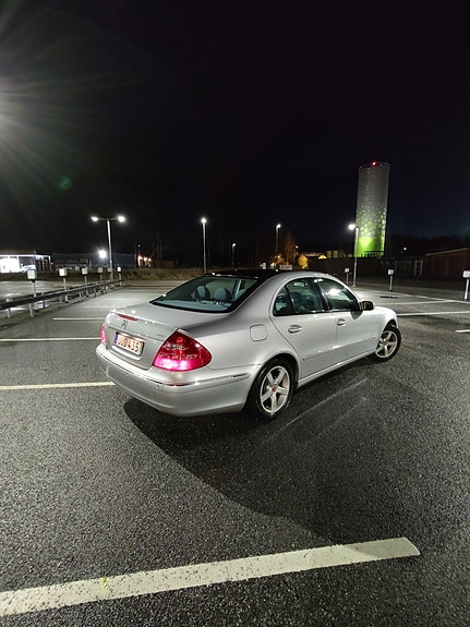 Mercedes-Benz E240 10 of 11