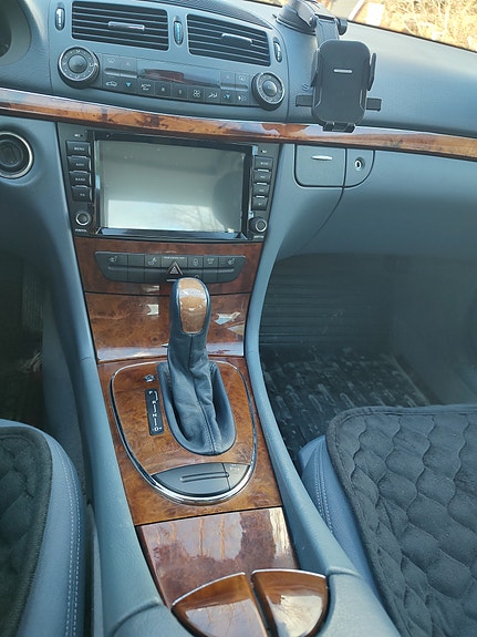 Mercedes-Benz E240 11 of 11