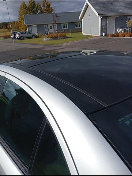 Mercedes-Benz E240 6 of 11