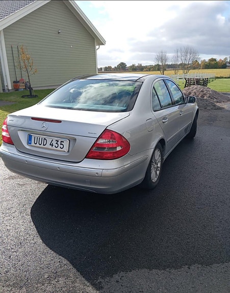 Mercedes-Benz E240 3 of 11