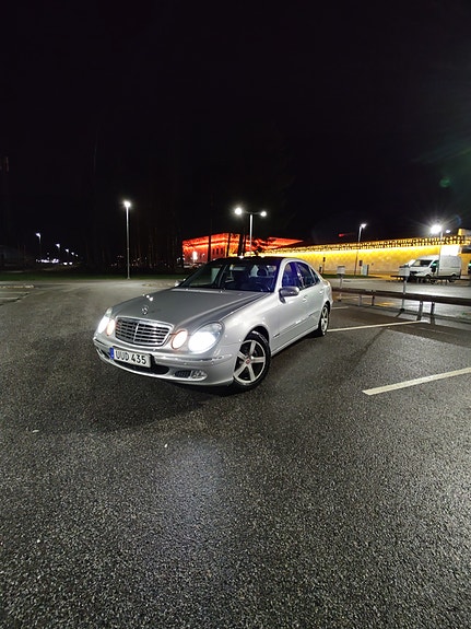 Mercedes-Benz E240 2 of 11
