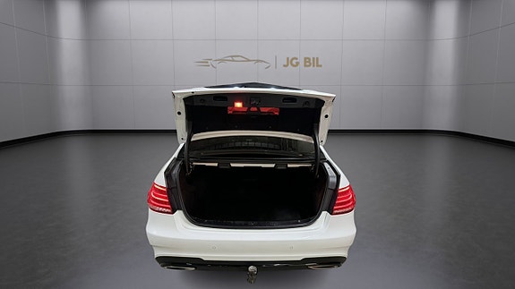 Mercedes-Benz E220 5 of 5