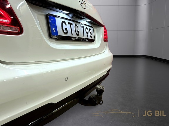 Mercedes-Benz E220 9 of 29