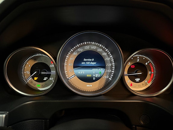 Mercedes-Benz E220 25 of 29