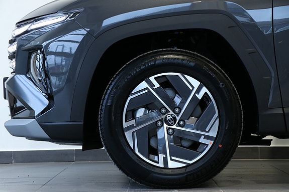 Hyundai Tucson 2 of 17
