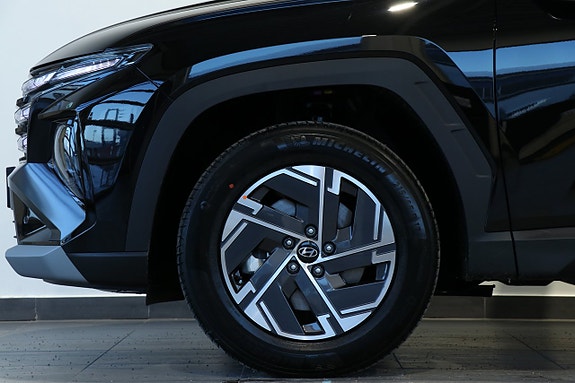 Hyundai Tucson 2 of 17