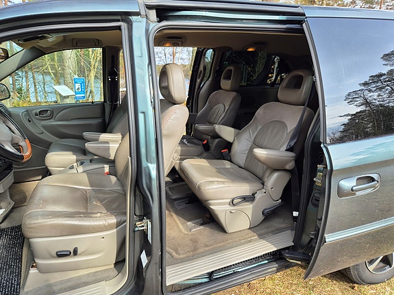 Chrysler Grand Voyager 3 of 4