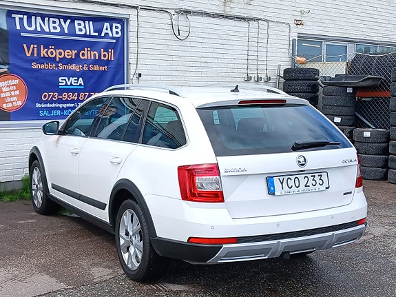 Skoda Octavia Scout 4 of 5