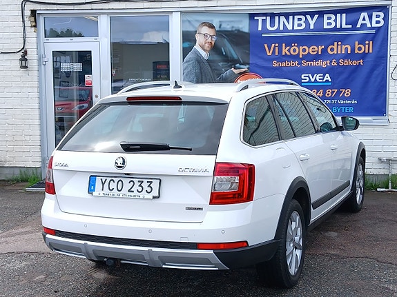 Skoda Octavia Scout 3 of 5