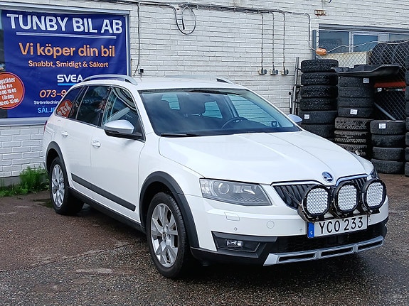 Skoda Octavia Scout 2 of 5