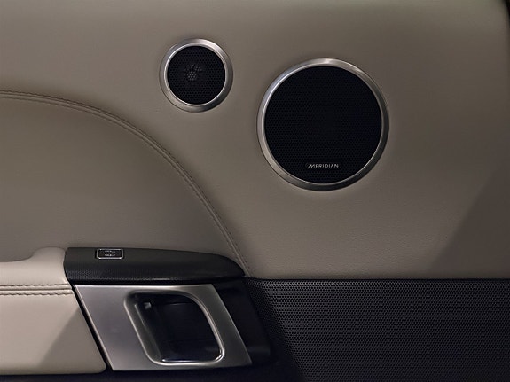 Land Rover Range Rover Sport 17 of 27