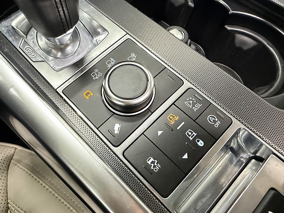 Land Rover Range Rover Sport 24 of 27