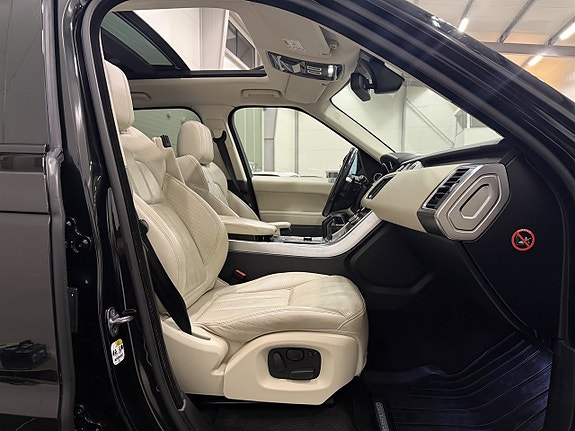 Land Rover Range Rover Sport 12 of 27