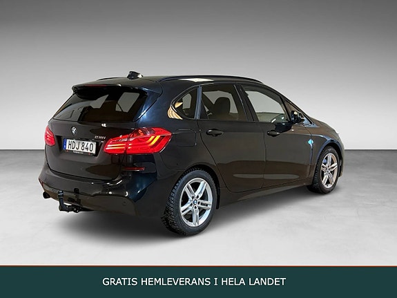 BMW 218 2 of 18