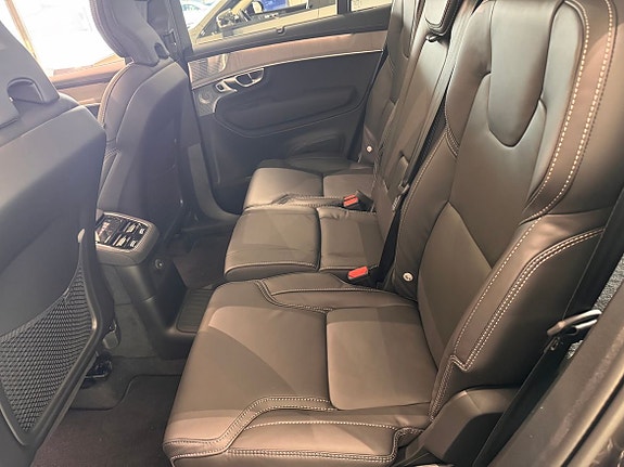 Volvo XC90 6 of 8