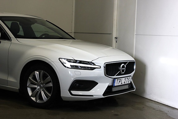 Volvo V60 2 of 27