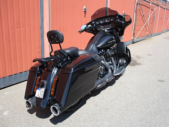 Harley-Davidson CVO Street Glide 3 of 3