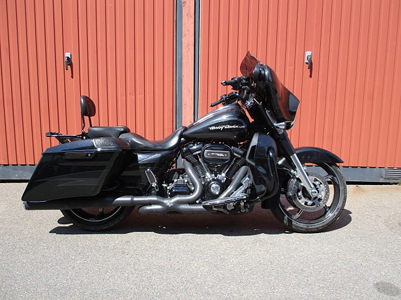 Harley-Davidson CVO Street Glide 2 of 3