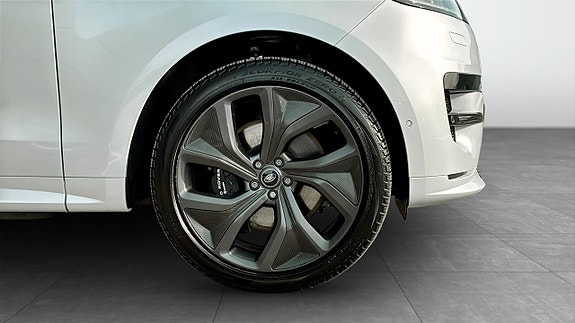 Land Rover Range Rover Sport 9 of 13
