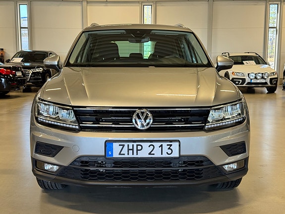 Volkswagen Tiguan 2 of 5