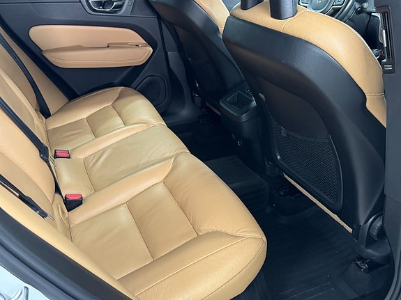 Volvo XC60 13 of 24