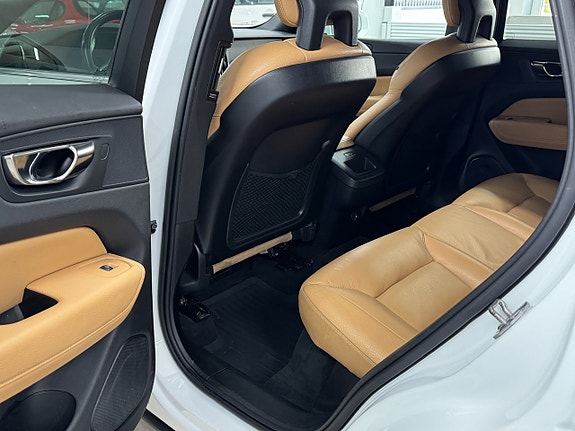 Volvo XC60 14 of 24