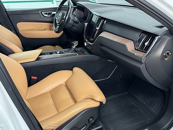 Volvo XC60 10 of 24