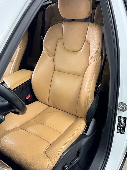 Volvo XC60 12 of 24