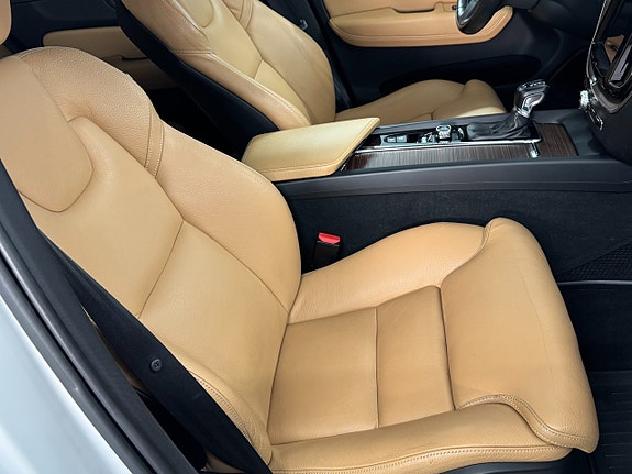 Volvo XC60 11 of 24