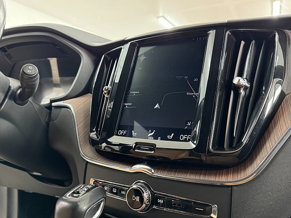 Volvo XC60 16 of 24