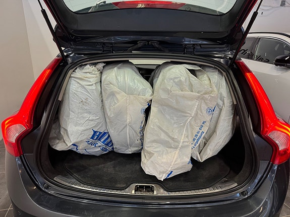 Volvo V60 9 of 27