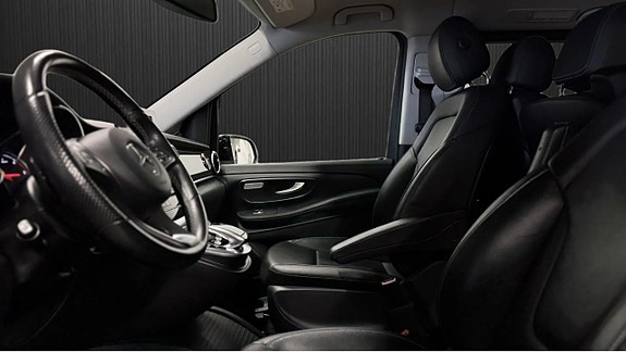 Mercedes-Benz V250 7 of 14