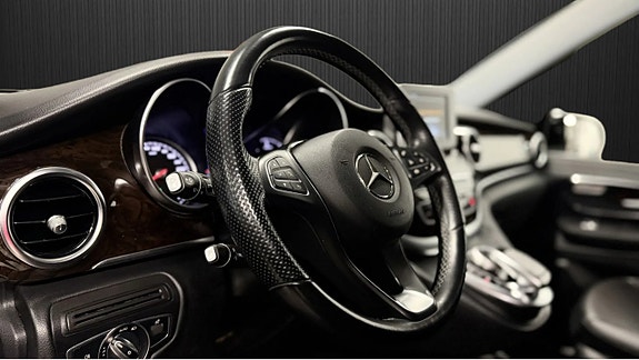 Mercedes-Benz V250 6 of 14