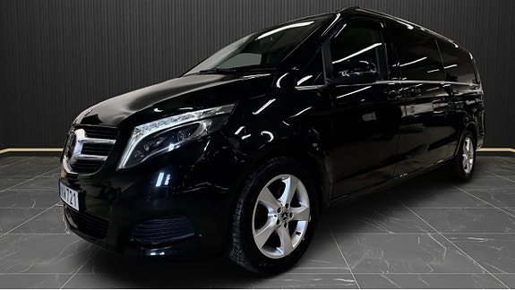 Mercedes-Benz V250 2 of 5