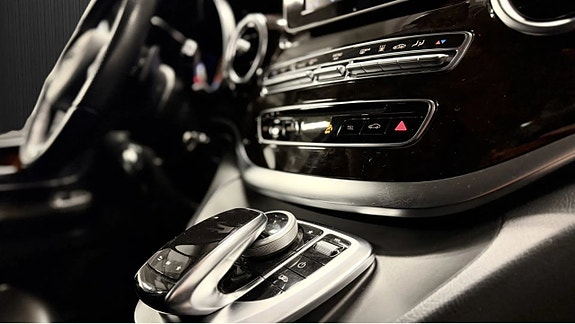 Mercedes-Benz V250 8 of 14