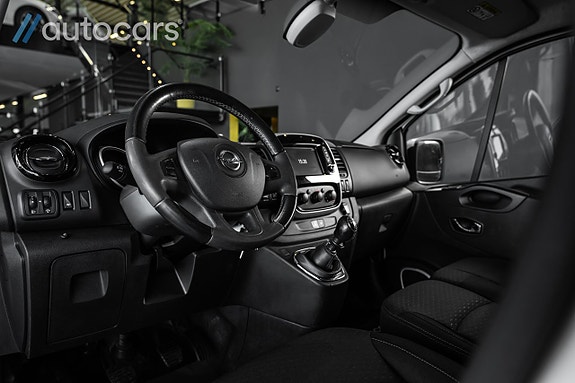 Opel Vivaro 19 of 30