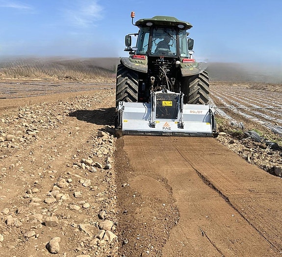 Förstärk och underhåll grus / skogsbilvägar med din traktor.