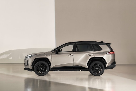 Toyota RAV4 4 of 13