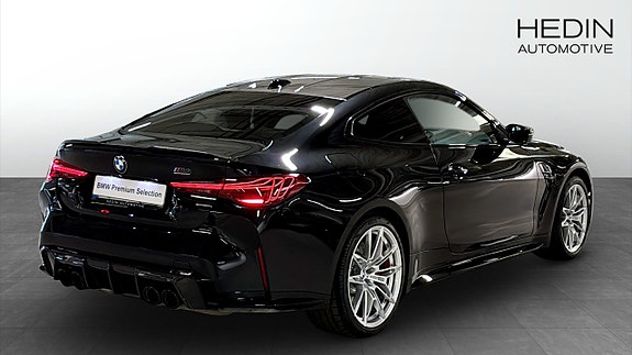 BMW M4 2 of 5