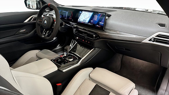 BMW M4 4 of 5