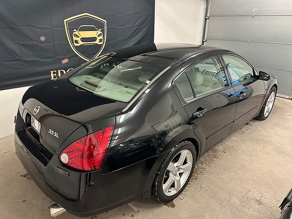 Nissan Maxima 3 of 5